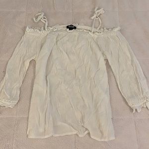 Off shoulder blouse!!🤍✨